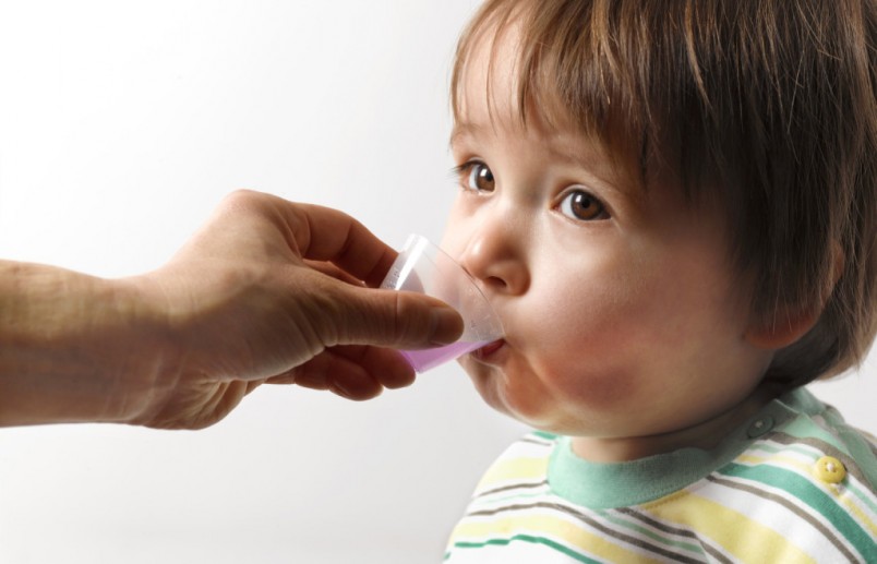 После трех лет, детям обычно прописывают от кашля сироп Амбробене. 