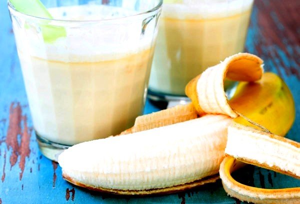 Банан с молоком рекомендуют при лечении кашля у грудных детей