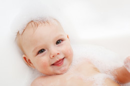 Сколько нужно купать в кипяченой воде новорожденного