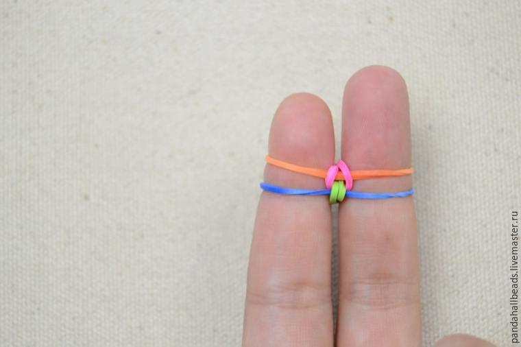 Плетем на пальцах браслетик из резиночек, фото № 11