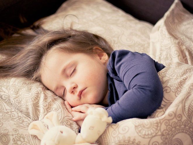 как научить ребенка спать отдельно
