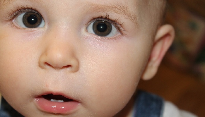 изменение цвета глаз у ребенка