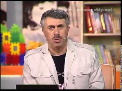 когда девочек можно сажать в ходунки комаровский