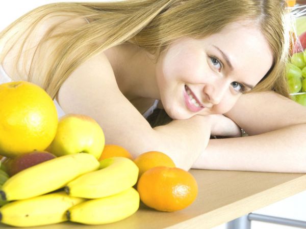 Женщина и фрукты