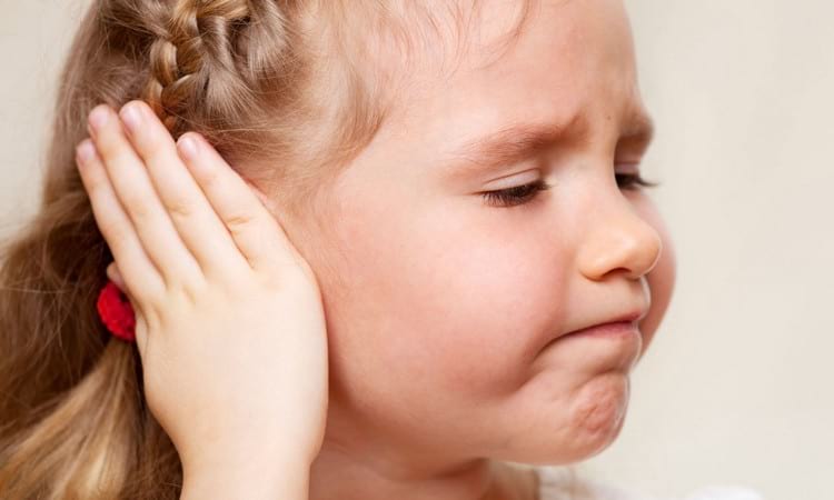 Как нужно чистить уши в домашних условиях: сколько раз и как глубоко