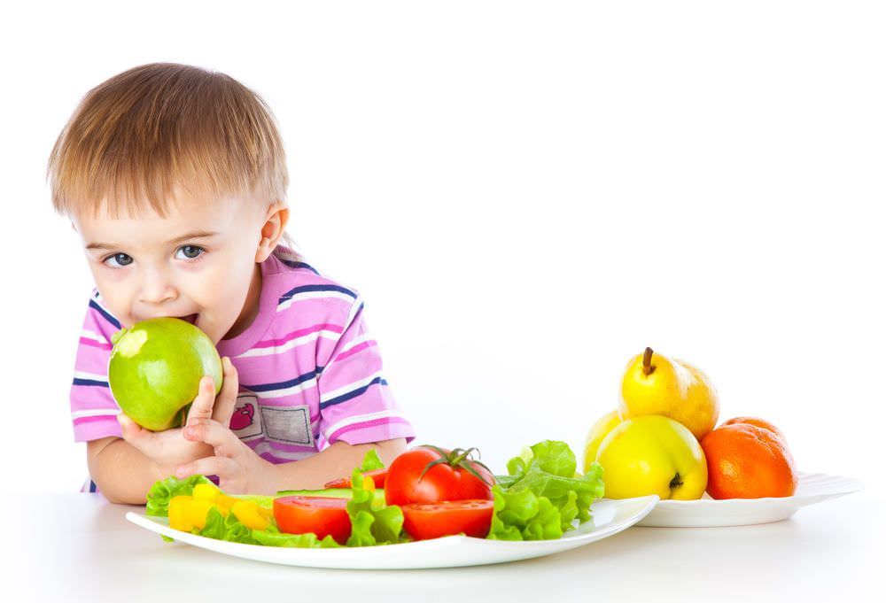Чтобы крохи меньше болели, необходимо укреплять их иммунитет. Поэтому пища для малышей должна быть разнообразной и сбалансированной, содержать полноценный набор витаминов, микро- и макроэлементов.