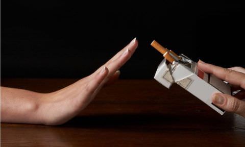 От курения лучше отказаться, чтобы избежать кашля