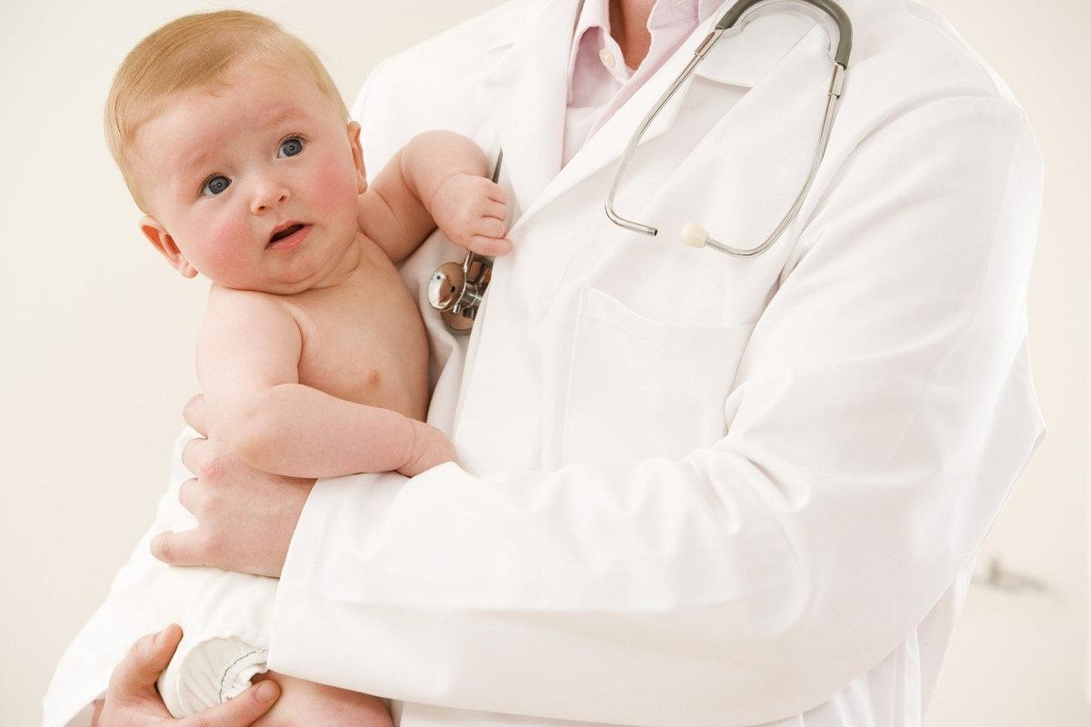 Почему у ребенка поднялась температура, сможет объяснить педиатр
