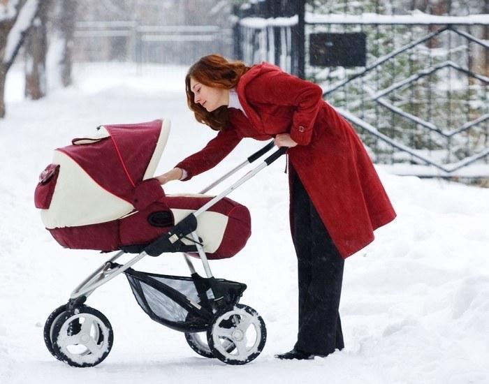 Материалы покрытия детской коляски должны быть безопасны, практичны, соответствовать сезону