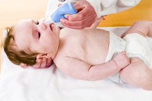 Как прочистить нос у новорожденного