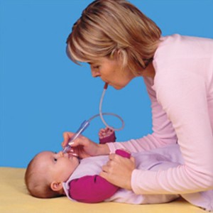 Как почистить нос новорожденному 