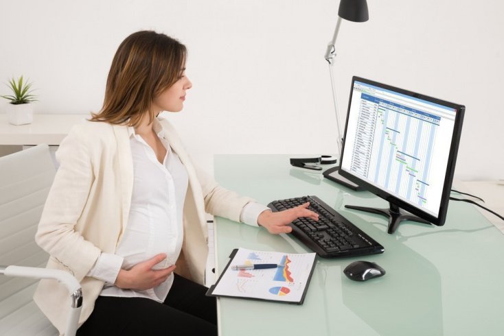 Работа во время беременности: как себя вести будущей маме