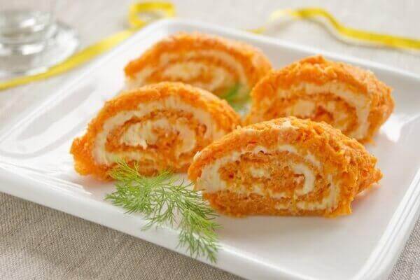 Рулет с творогом и морковью
