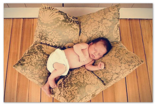 Подушка может быть опасна для малыша.