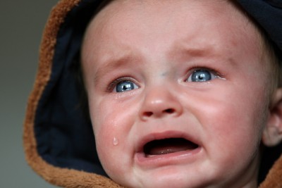 Ребенок плачет