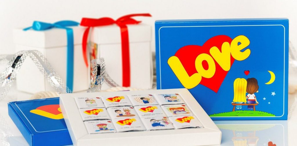 Милые истории любви в маленьких шоколадках Love is