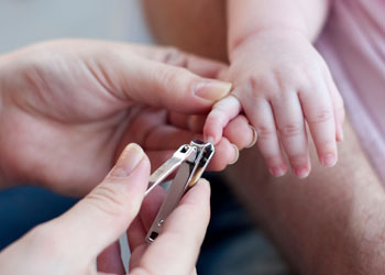 как подстричь ногти новорожденному