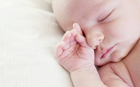 новорожденный плохо спит