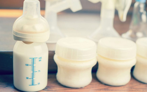 Как замораживать и размораживать сцеженное грудное молоко: сроки хранения, заключения исследований