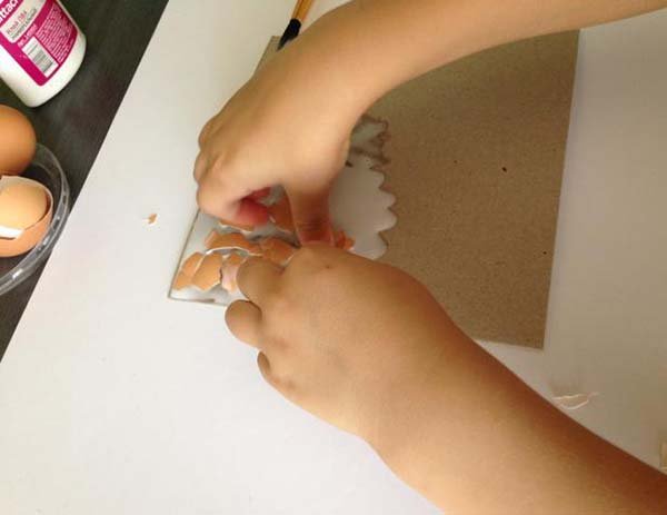 Простая мозаика из яичной скорлупы для детей, фото 4