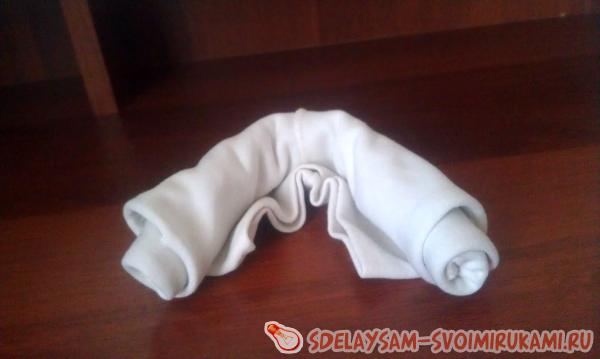 Букет из одежды для новорожденных