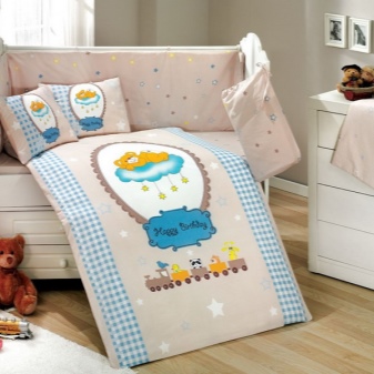 Постельное белье в кроватку для новорожденных: виды комплектов и критерии выбора