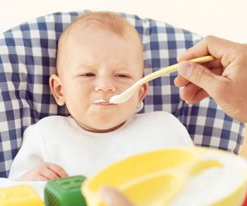 Ранний прикорм: что можно давать ребенку в 3 месяца?