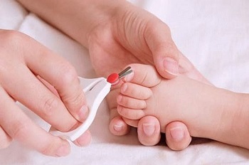 Стрижка ногтей ребенку