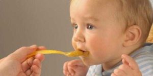 Развитие ребенка в 7 месяцев питание 