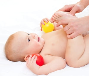 массаж новорожденному при запоре
