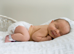 Уход за новорожденным  - мифы и реальность
