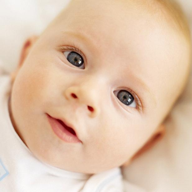  какого цвета глаза у новорожденных