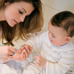   Как подстричь ногти младенцу  